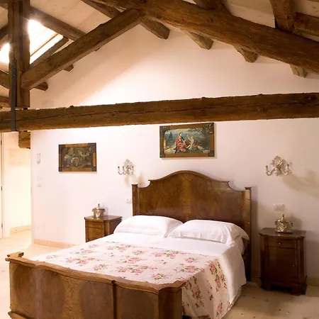 Borgo Dei Conti Della Torre Country house *