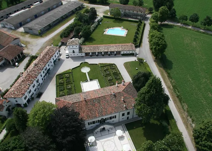 Borgo Dei Conti Della Torre *